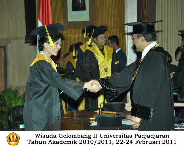 wisuda-fikom-s1-oleh-rektor-125