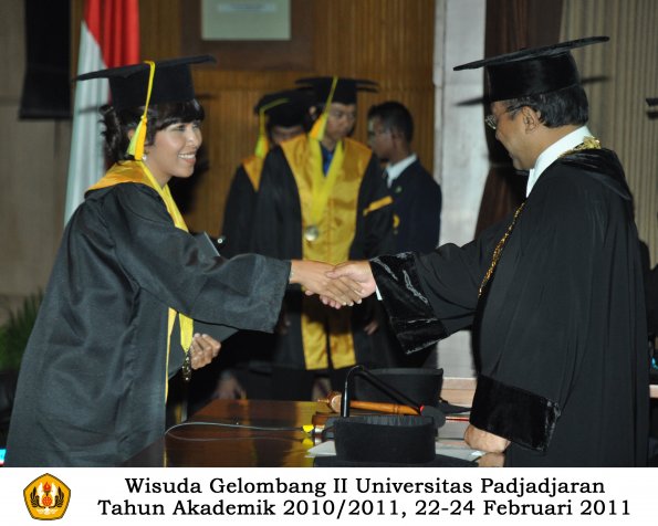 wisuda-fikom-s1-oleh-rektor-126