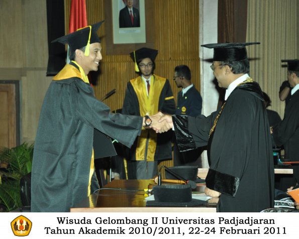 wisuda-fikom-s1-oleh-rektor-129