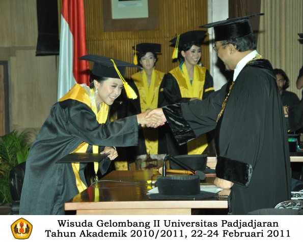 wisuda-fikom-s1-oleh-rektor-133