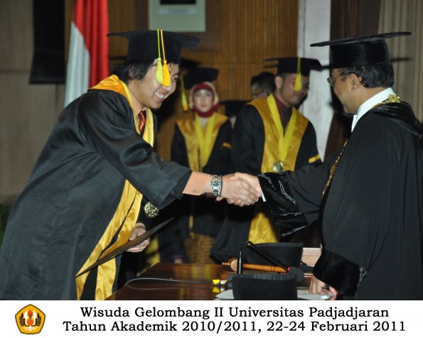 wisuda-fikom-s1-oleh-rektor-134