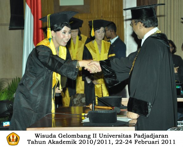 wisuda-fikom-s1-oleh-rektor-135