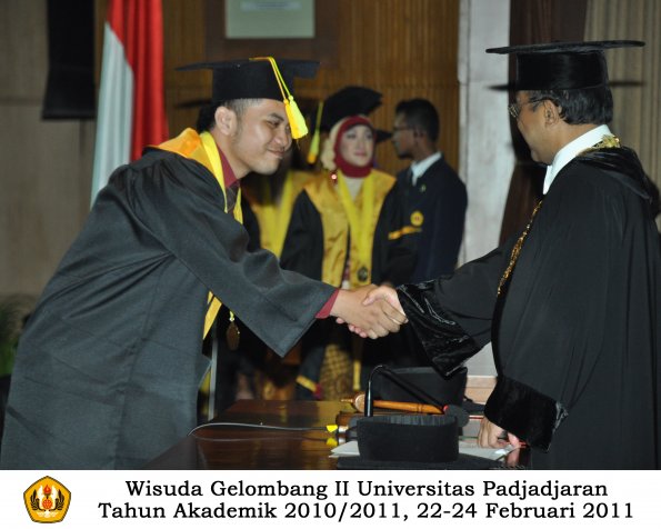 wisuda-fikom-s1-oleh-rektor-136