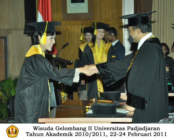 wisuda-fikom-s1-oleh-rektor-137