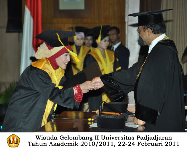 wisuda-fikom-s1-oleh-rektor-138