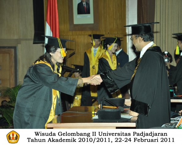 wisuda-fikom-s1-oleh-rektor-139