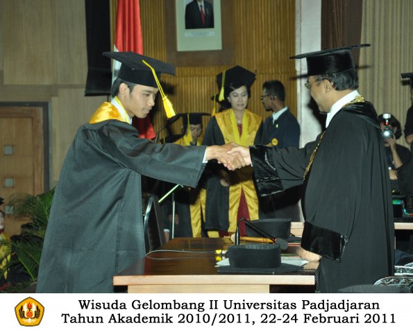 wisuda-fikom-s1-oleh-rektor-143