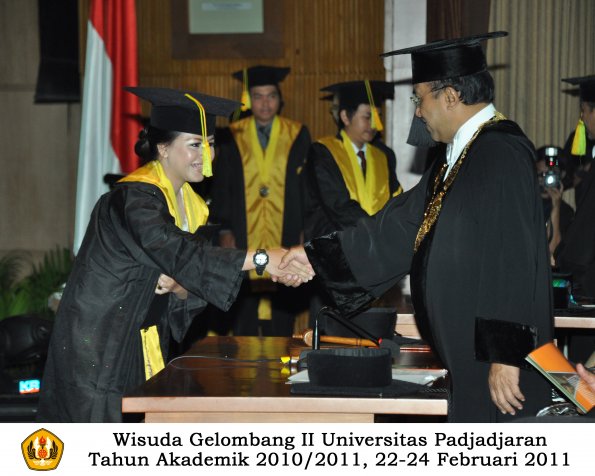 wisuda-fikom-s1-oleh-rektor-144