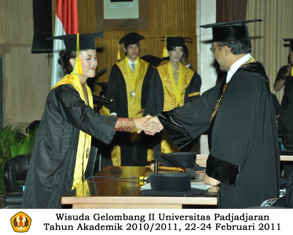 wisuda-fikom-s1-oleh-rektor-147