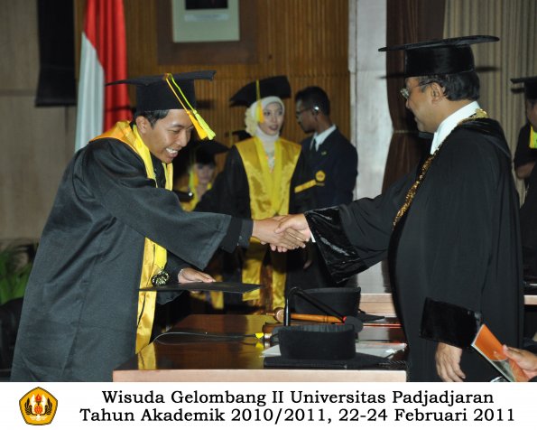 wisuda-fikom-s1-oleh-rektor-150