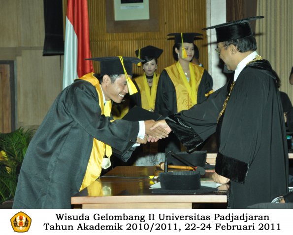 wisuda-fikom-s1-oleh-rektor-153