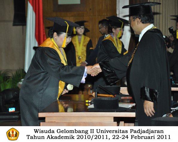 wisuda-fikom-s1-oleh-rektor-154