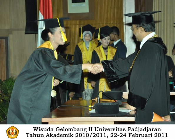 wisuda-fikom-s1-oleh-rektor-155