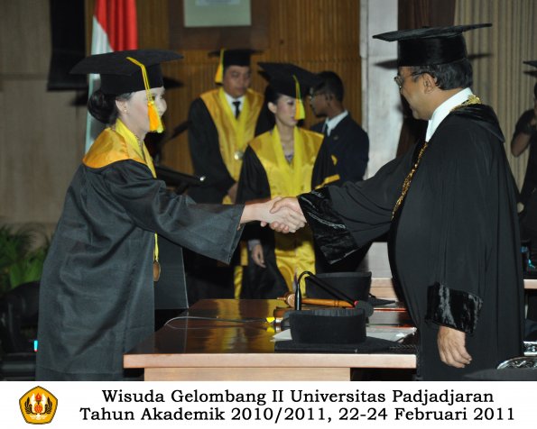 wisuda-fikom-s1-oleh-rektor-158