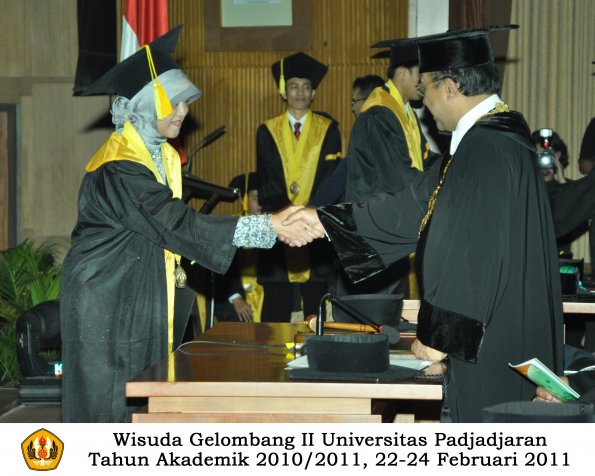 wisuda-fikom-s1-oleh-rektor-159