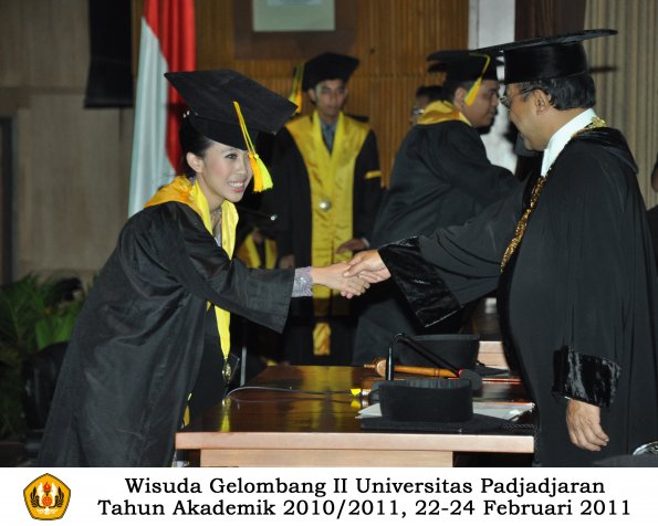 wisuda-fikom-s1-oleh-rektor-160