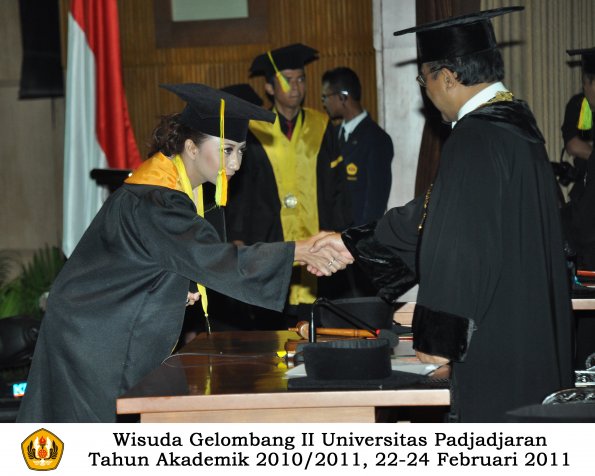 wisuda-fikom-s1-oleh-rektor-172