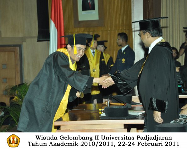 wisuda-fikom-s1-oleh-rektor-173