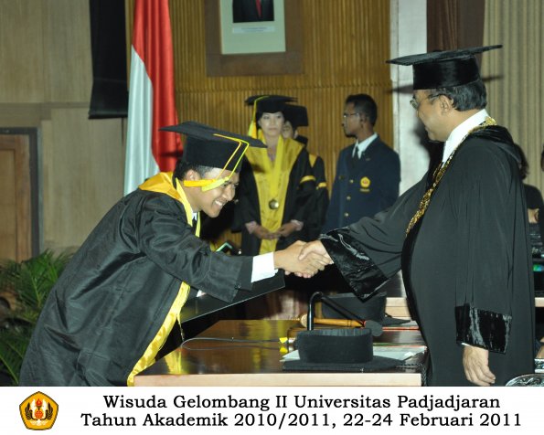 wisuda-fikom-s1-oleh-rektor-175