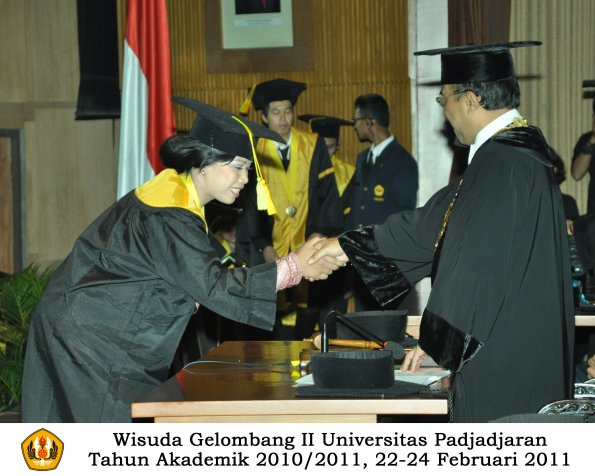 wisuda-fikom-s1-oleh-rektor-177