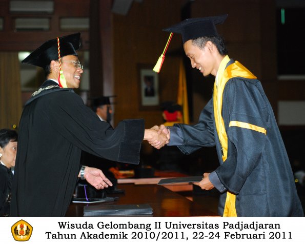 wisuda-mipa-s2-s1-dan-d3-oleh-dekan-089