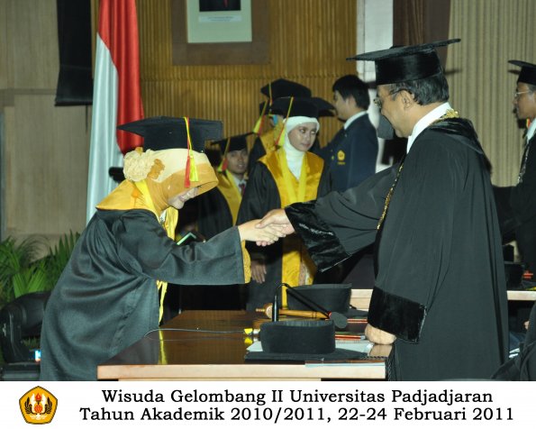 wisuda-mipa-s2-s1-dan-d3-oleh-rektor-029