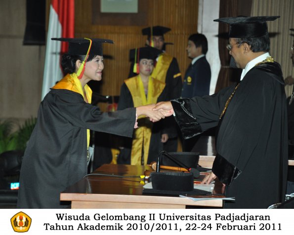 wisuda-mipa-s2-s1-dan-d3-oleh-rektor-064