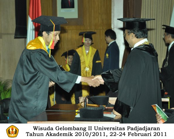 wisuda-mipa-s2-s1-dan-d3-oleh-rektor-177