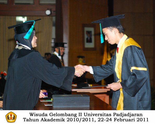 wisuda-fpik-s1-oleh-dekan-030