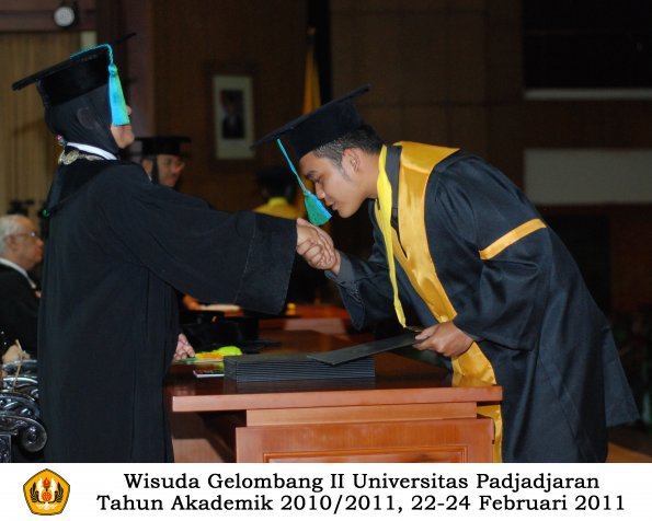 wisuda-fpik-s1-oleh-dekan-054