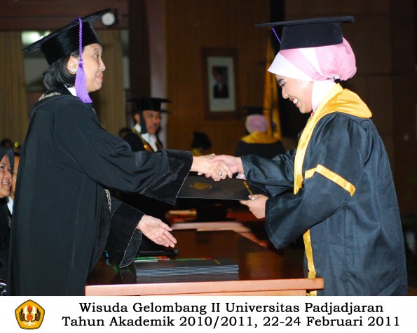 wisuda-psikologi-s2-s1-oleh-dekan-010