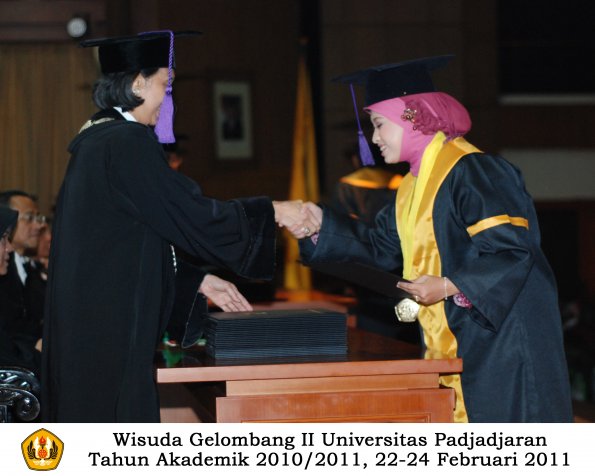 wisuda-psikologi-s2-s1-oleh-dekan-019