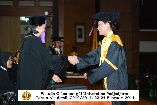 wisuda-psikologi-s2-s1-oleh-dekan-022