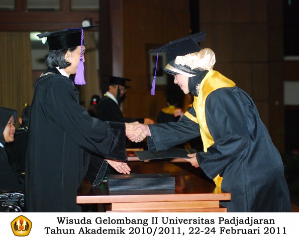 wisuda-psikologi-s2-s1-oleh-dekan-023