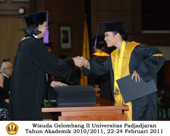 wisuda-psikologi-s2-s1-oleh-dekan-024