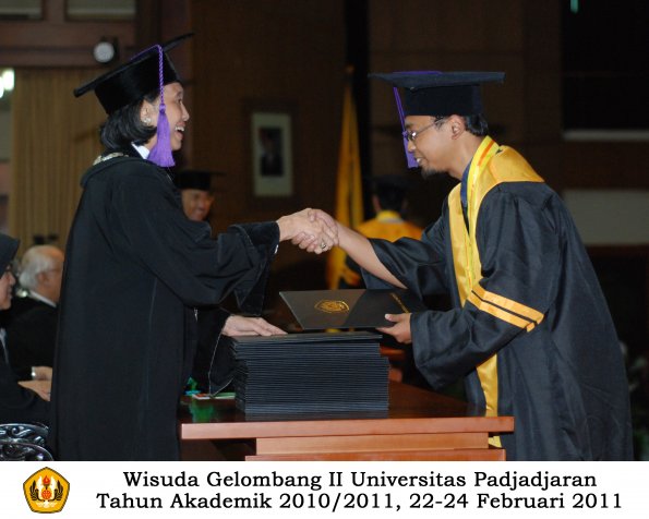 wisuda-psikologi-s2-s1-oleh-dekan-027