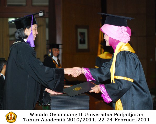 wisuda-psikologi-s2-s1-oleh-dekan-030