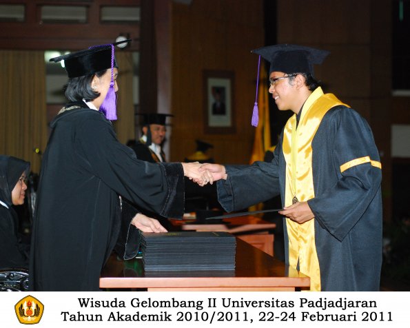 wisuda-psikologi-s2-s1-oleh-dekan-032