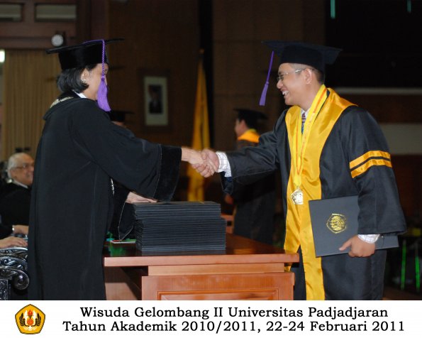 wisuda-psikologi-s2-s1-oleh-dekan-033