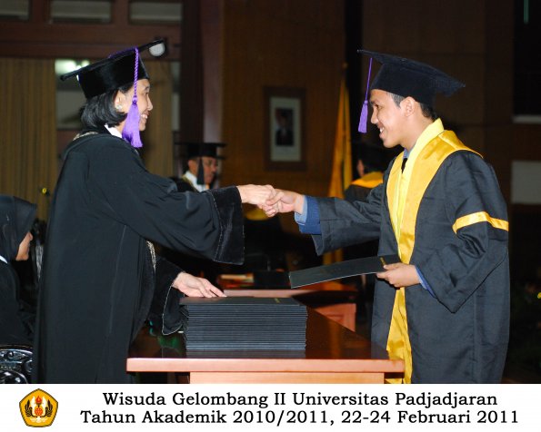 wisuda-psikologi-s2-s1-oleh-dekan-034