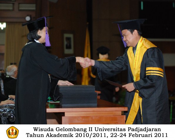 wisuda-psikologi-s2-s1-oleh-dekan-035