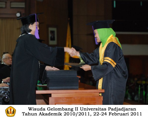 wisuda-psikologi-s2-s1-oleh-dekan-039