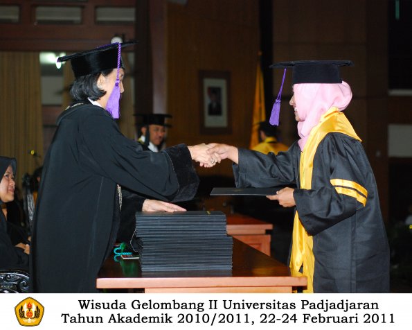 wisuda-psikologi-s2-s1-oleh-dekan-044