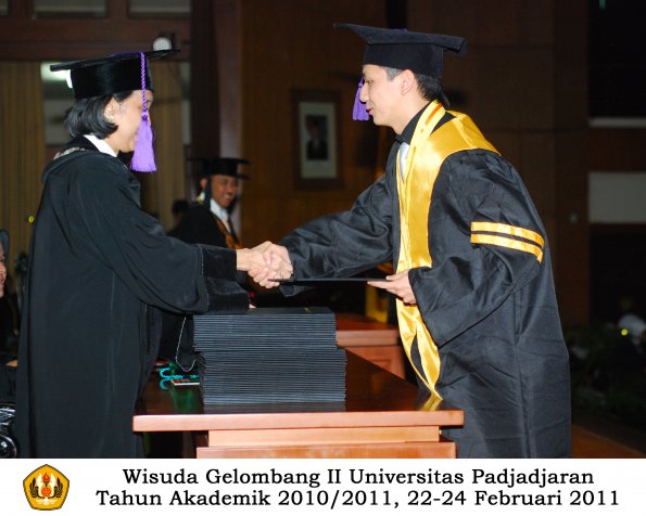 wisuda-psikologi-s2-s1-oleh-dekan-045