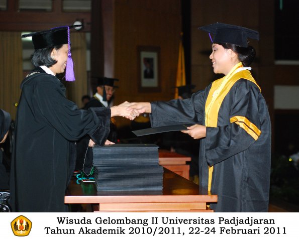 wisuda-psikologi-s2-s1-oleh-dekan-048