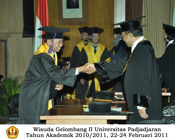 wisuda-psikologi-s2-s1-oleh-rektor-005