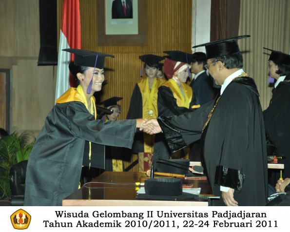 wisuda-psikologi-s2-s1-oleh-rektor-041