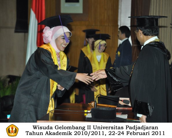 wisuda-psikologi-s2-s1-oleh-rektor-042