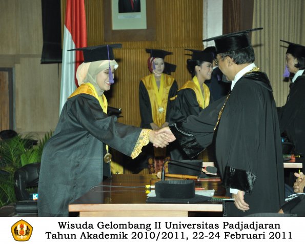 wisuda-psikologi-s2-s1-oleh-rektor-043