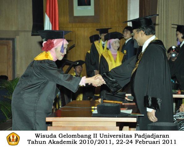 wisuda-psikologi-s2-s1-oleh-rektor-046